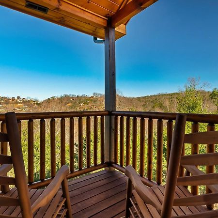 Full Equipped Cabin With A Pool And Game Room Smokies Views Гатлинбург Экстерьер фото